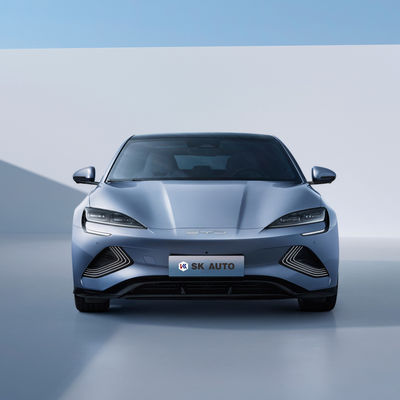 Nieuwe Elektrische Sedan met 4 wielen 550km van de limousinebyd Verbinding EV Waaier Verlaten Leiding