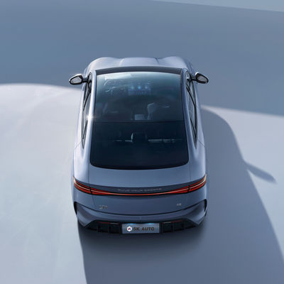 Nieuwe Elektrische Sedan met 4 wielen 550km van de limousinebyd Verbinding EV Waaier Verlaten Leiding
