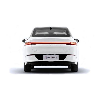 In van de Autoxiaopeng P5 de Gloednieuwe 0km van Voorraadev van de Energievoertuigen auto van 5-Seat voor families