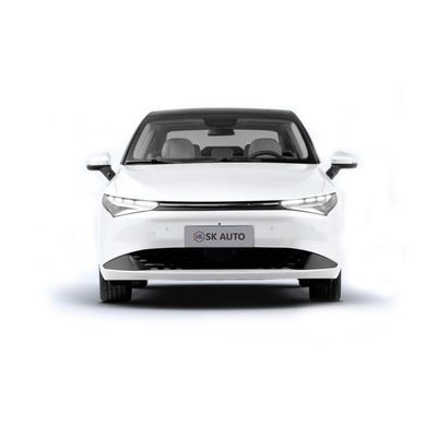 In van de Autoxiaopeng P5 de Gloednieuwe 0km van Voorraadev van de Energievoertuigen auto van 5-Seat voor families