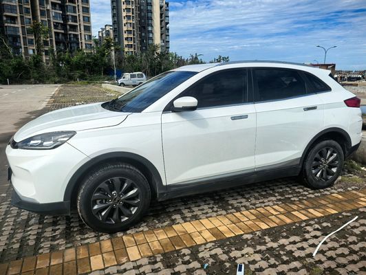 Gebruikt bereik 400km 160kW elektrische SUV Weltmeister tweedehands auto goede staat lage kilometertelling zwart