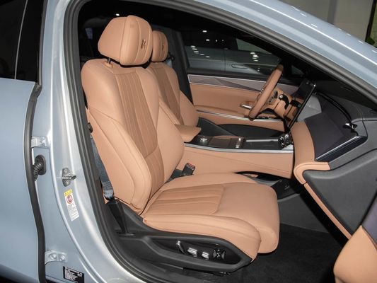 Modelvoertuig 601km Bereik 83.2kWh Batterijcapaciteit AWD Snel opladen Zonnedak Hoogspanningsstructuur Comfortabel voor het gezin
