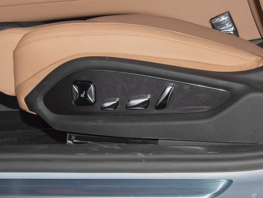 Modelvoertuig 601km Bereik 83.2kWh Batterijcapaciteit AWD Snel opladen Zonnedak Hoogspanningsstructuur Comfortabel voor het gezin