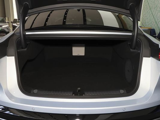 Modelvoertuig 601km Bereik 83.2kWh Batterijcapaciteit AWD Snel opladen Zonnedak Hoogspanningsstructuur Comfortabel voor het gezin