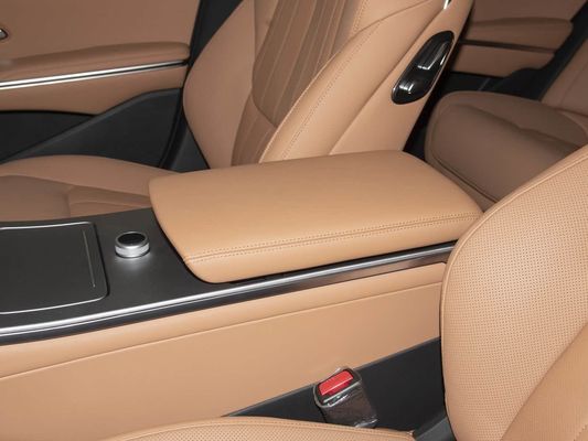 Modelvoertuig 601km Bereik 83.2kWh Batterijcapaciteit AWD Snel opladen Zonnedak Hoogspanningsstructuur Comfortabel voor het gezin