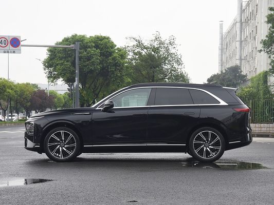 2025 Xpeng G9 Volledig elektrische SUV 93,1 kWh Batterijcapaciteit 423 kW Maximaal motorvermogen 680 km lange afstand en snel opladen met zonnedak