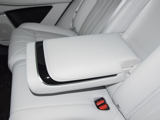 2025 Xpeng G9 Volledig elektrische SUV 93,1 kWh Batterijcapaciteit 423 kW Maximaal motorvermogen 680 km lange afstand en snel opladen met zonnedak