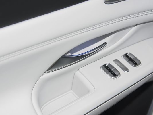2025 Xpeng G9 Volledig elektrische SUV 93,1 kWh Batterijcapaciteit 423 kW Maximaal motorvermogen 680 km lange afstand en snel opladen met zonnedak