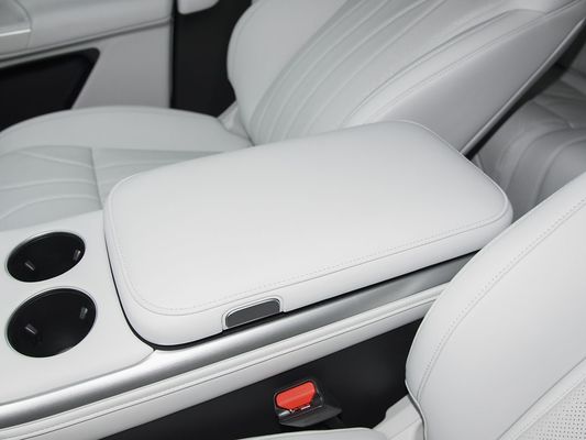 2025 Xpeng G9 Volledig elektrische SUV 93,1 kWh Batterijcapaciteit 423 kW Maximaal motorvermogen 680 km lange afstand en snel opladen met zonnedak