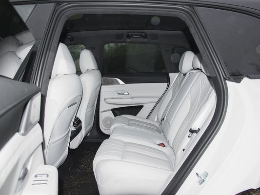 2025 Xpeng G9 Volledig elektrische SUV 93,1 kWh Batterijcapaciteit 423 kW Maximaal motorvermogen 680 km lange afstand en snel opladen met zonnedak