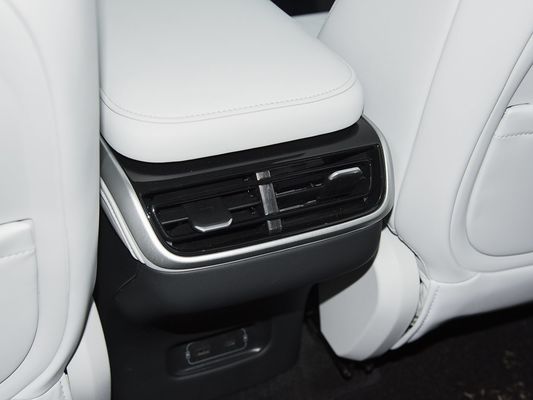 2025 Xpeng G9 Volledig elektrische SUV 93,1 kWh Batterijcapaciteit 423 kW Maximaal motorvermogen 680 km lange afstand en snel opladen met zonnedak
