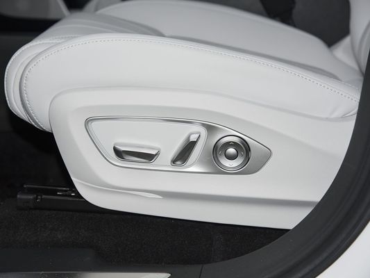 2025 Xpeng G9 Volledig elektrische SUV 93,1 kWh Batterijcapaciteit 423 kW Maximaal motorvermogen 680 km lange afstand en snel opladen met zonnedak