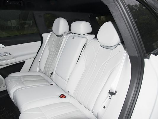 2025 Xpeng G9 Volledig elektrische SUV 93,1 kWh Batterijcapaciteit 423 kW Maximaal motorvermogen 680 km lange afstand en snel opladen met zonnedak