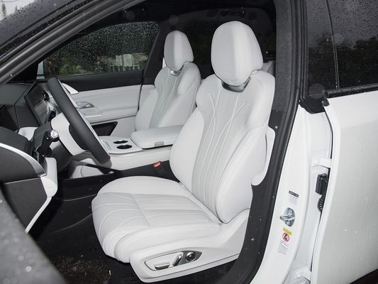 2025 Xpeng G9 Volledig elektrische SUV 93,1 kWh Batterijcapaciteit 423 kW Maximaal motorvermogen 680 km lange afstand en snel opladen met zonnedak