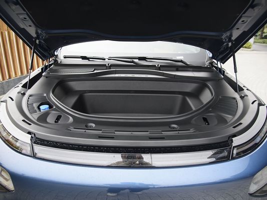 2025 Xpeng G9 Volledig elektrische SUV 93,1 kWh Batterijcapaciteit 423 kW Maximaal motorvermogen 680 km lange afstand en snel opladen met zonnedak