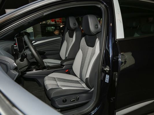2025 VW Elektrisch voertuig ID.4 Snel oplaadbare auto Lang bereik 601km 80.4kWh Batterij Warm verkoop Nieuw model Goede prestaties met zonderak